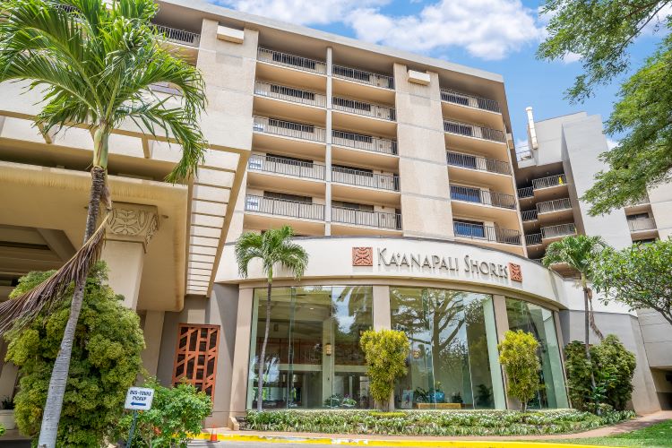 Kaanapali Shores ground entrance to condominium/hotel.